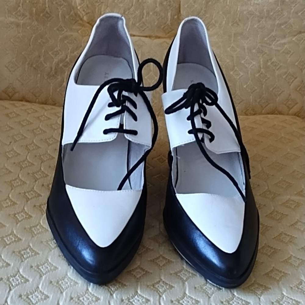 Kenneth Cole  black and white leather wedge size 8.5 - Picture 2 of 9